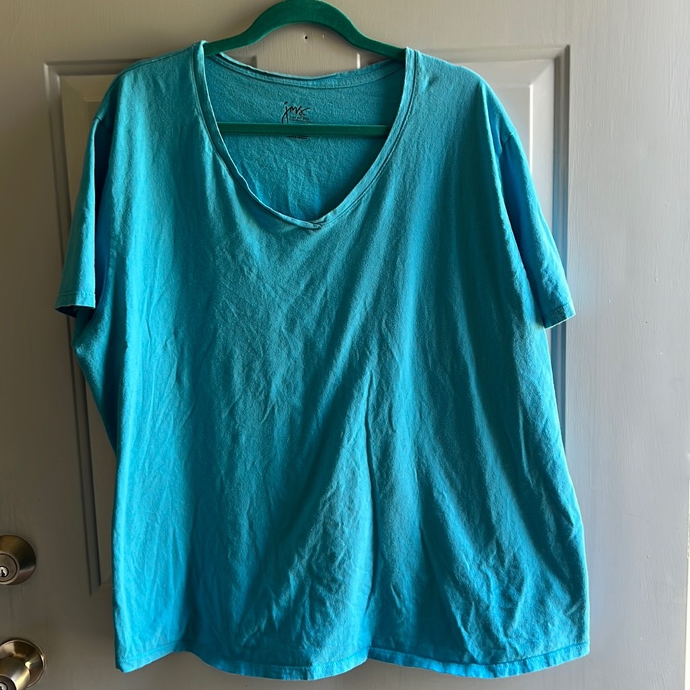 Ladies basic v neck tee